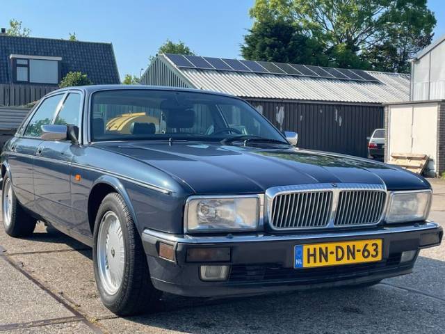 Image 1/9 of Daimler Double Six (1994)