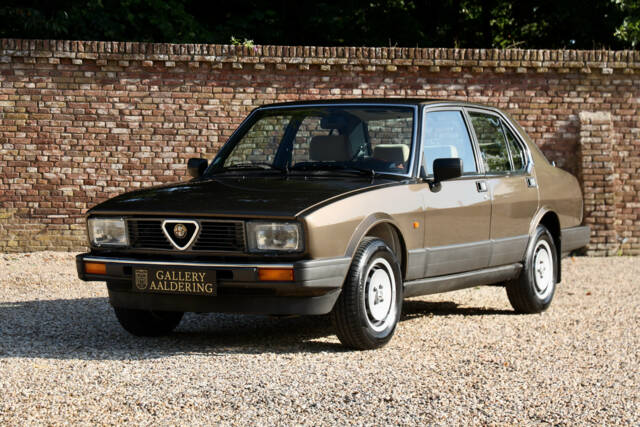 Immagine 1/50 di Alfa Romeo Alfetta 2.0 (1984)