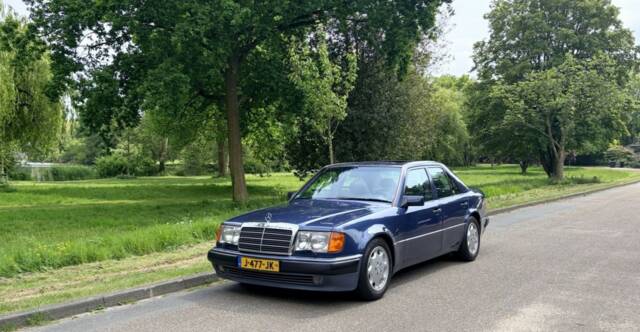 Image 1/23 of Mercedes-Benz 500 E (1993)