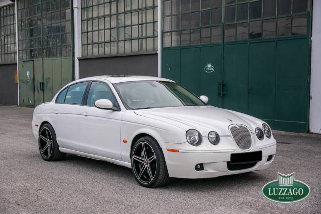 Bild 1/49 von Jaguar S-Type 4.2 V8 R (2006)