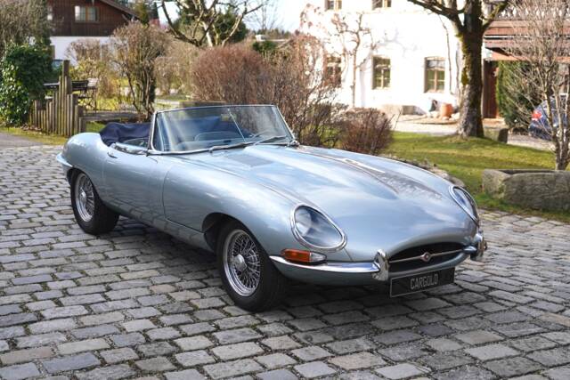 Image 1/15 of Jaguar E-Type (1968)