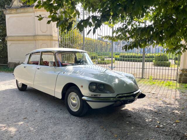 Immagine 1/10 di Citroën DS 20 (1974)