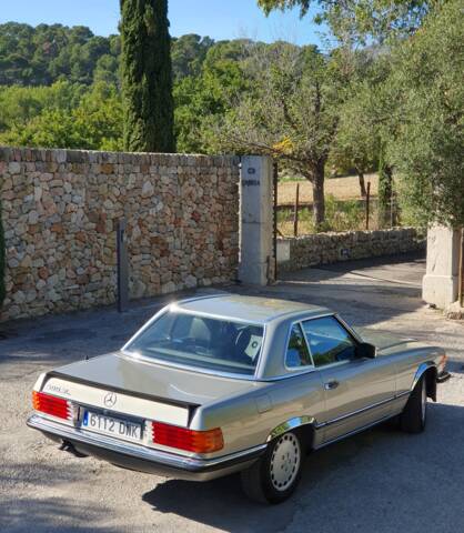 Image 1/24 of Mercedes-Benz 500 SL (1985)