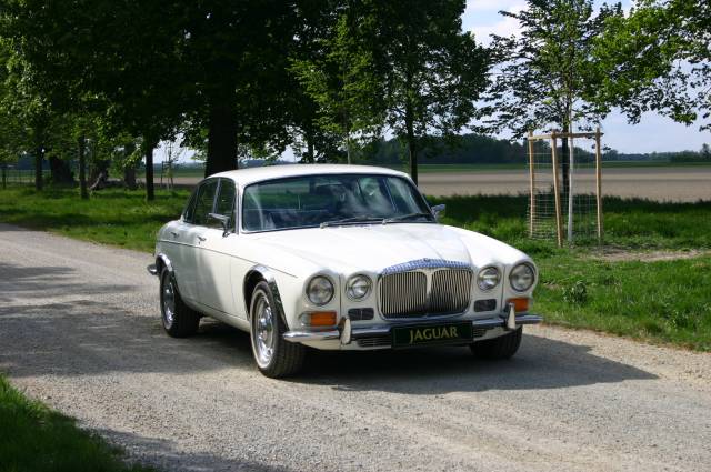 Image 1/71 of Daimler Sovereign 4.2 (1970)