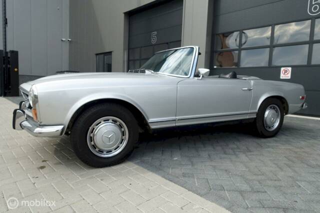 Image 1/9 of Mercedes-Benz 280 SL (1970)