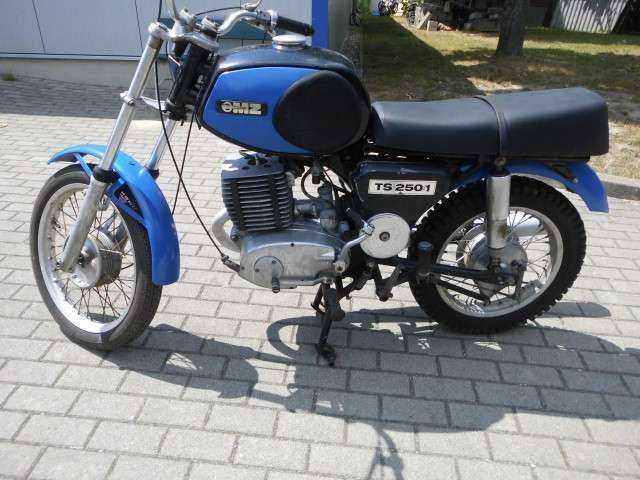 Bild 1/15 von MZ DUMMY (1978)
