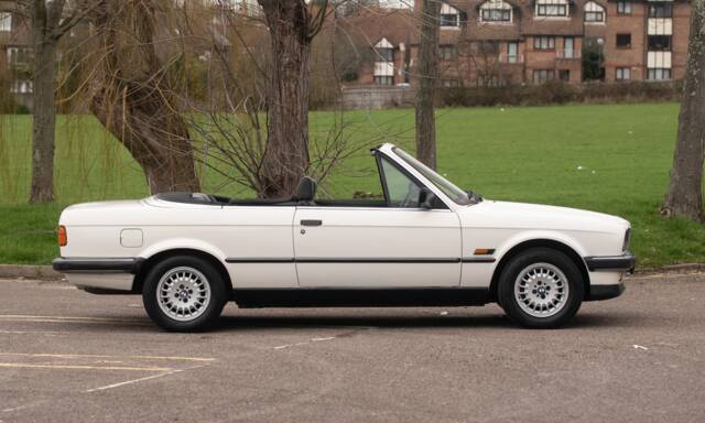 Image 1/50 of BMW 320i (1987)