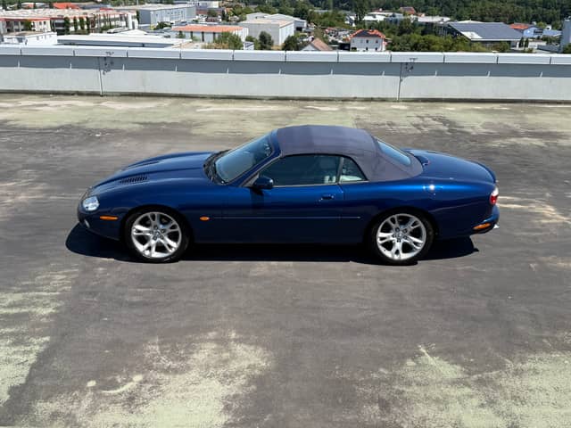 Bild 1/20 von Jaguar XKR (2002)