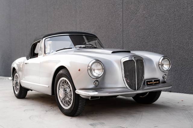 Image 1/39 of Lancia Aurelia B24 Convertible (1958)