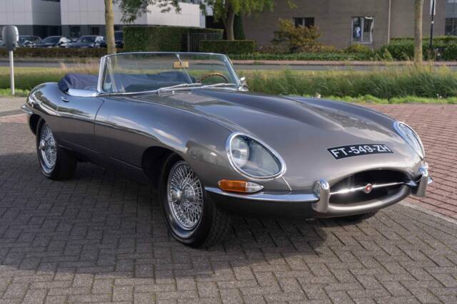 Image 1/6 de Jaguar Type E 4.2 (1965)