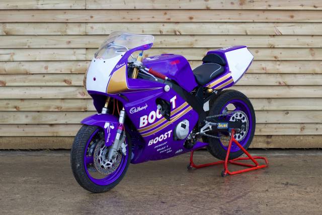 Image 1/12 de Yamaha FZR 600R (1995)