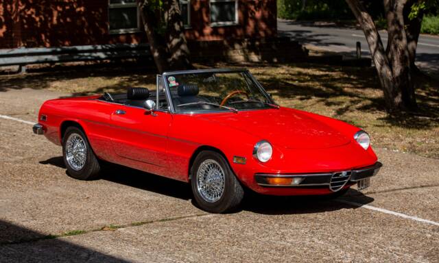 Image 1/50 de Alfa Romeo Spider Veloce 2000 (1975)