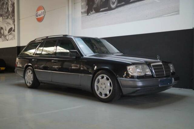 Bild 1/50 von Mercedes-Benz E 280 T (1994)