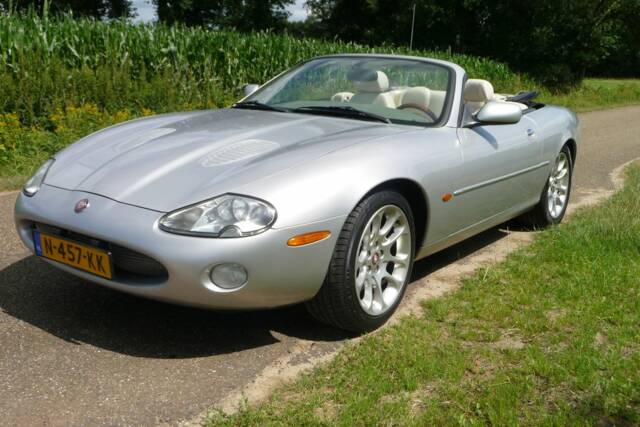 Immagine 1/8 di Jaguar XKR (2001)
