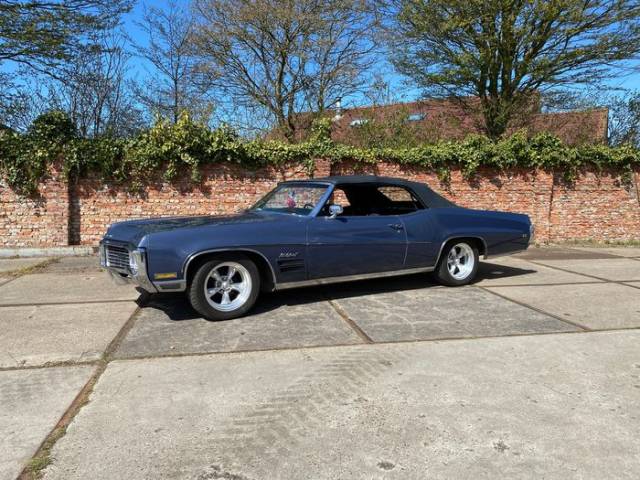 Image 1/9 of Buick Wildcat Convertible (1969)