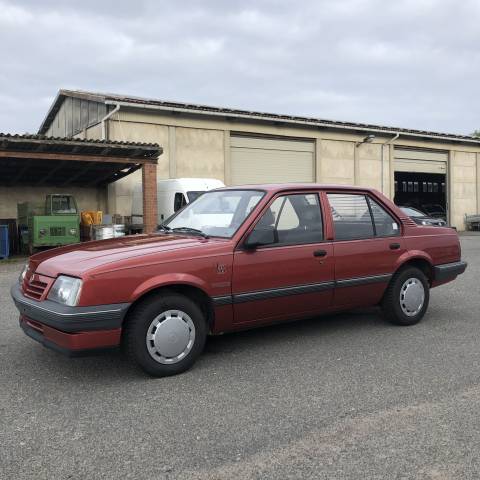 Opel Ascona C Gesamtansicht