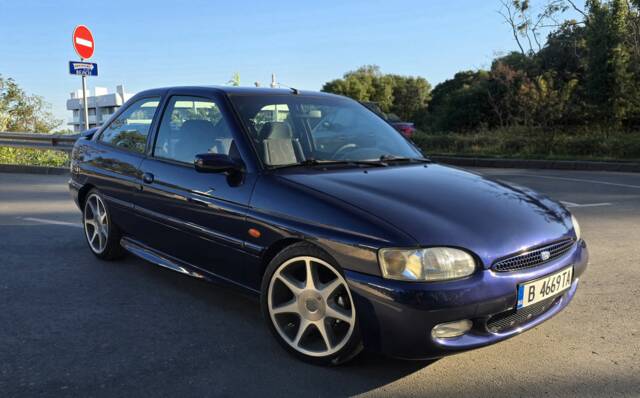 Afbeelding 1/8 van Ford Escort 2.0 16V "F1 Edition" (1996)