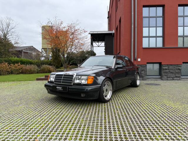 Image 1/27 of Mercedes-Benz 500 E (1992)