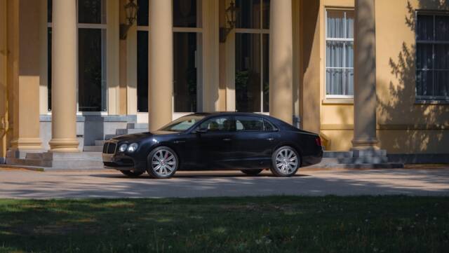 Image 1/68 of Bentley Flying Spur V8 S (2017)