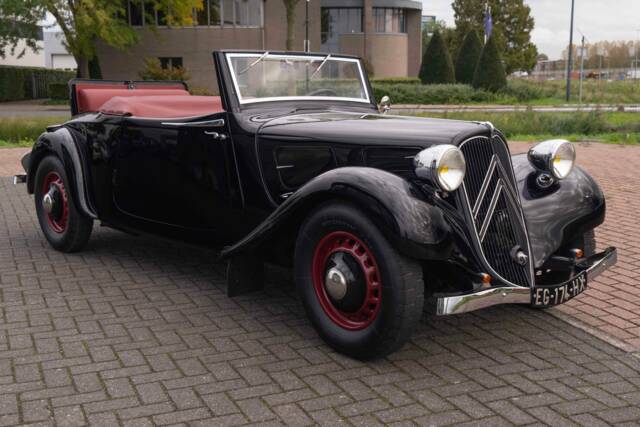 Image 1/8 de Citroën Traction Avant 7 C (1937)
