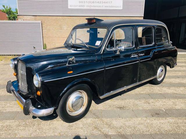 Image 1/35 of Austin FX 4 D London Taxi (1971)
