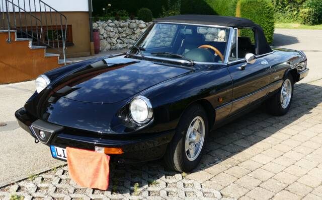 Bild 1/7 von Alfa Romeo 2.0 Spider (1989)