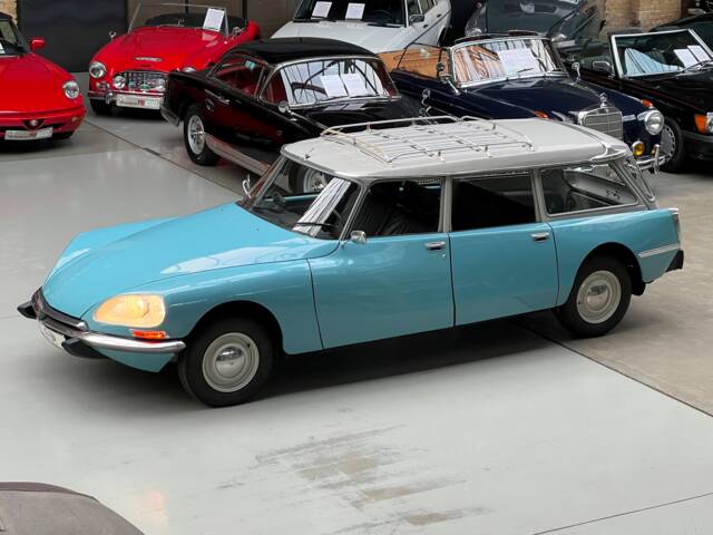 Image 1/32 de Citroën DS 20 Commerciale (1973)