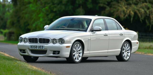 Image 1/50 de Jaguar XJ 8 4.2 (2008)