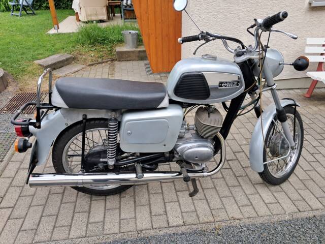 Bild 1/10 von MZ DUMMY (1975)