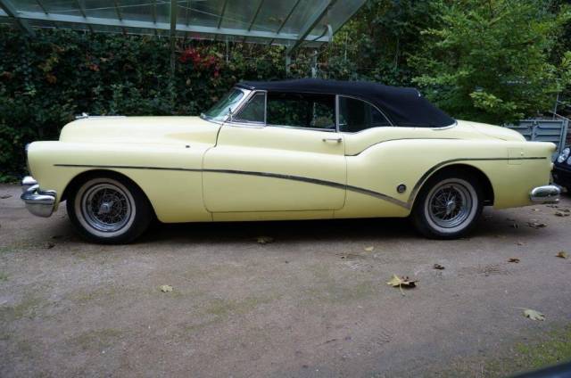 Image 1/6 of Buick Roadmaster Skylark (1953)
