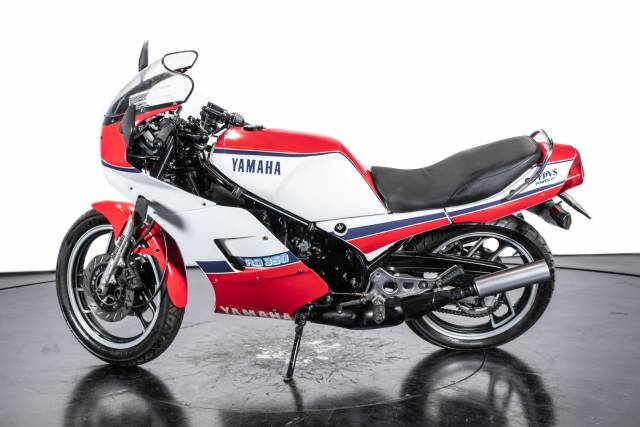 Image 1/26 of Yamaha DUMMY (1987)