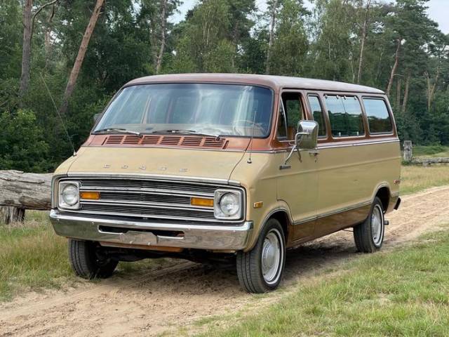 Imagen 1/9 de Dodge B 200 Sportsman (1977)