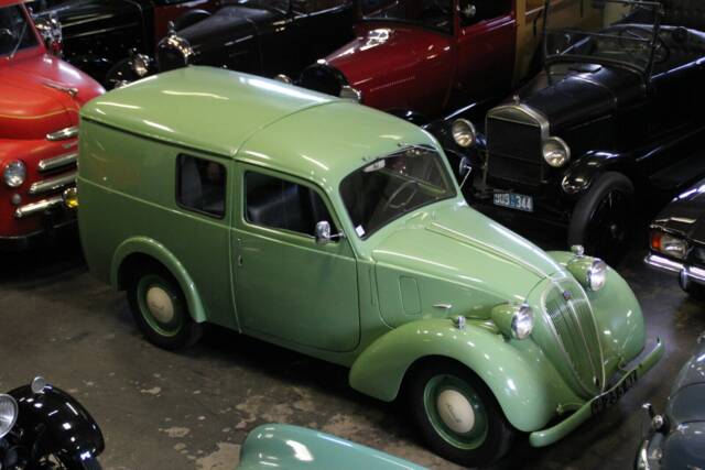 Imagen 1/16 de SIMCA 8 Camionnette (1949)