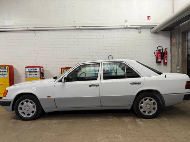 Bild 1/20 von Mercedes-Benz 250 D Turbo (1991)