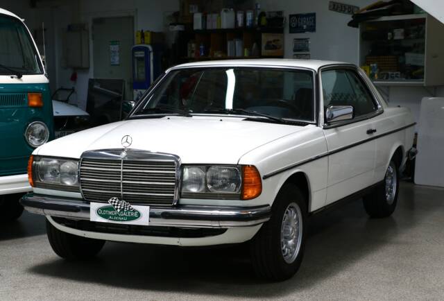 Bild 1/38 von Mercedes-Benz 230 CE (1984)