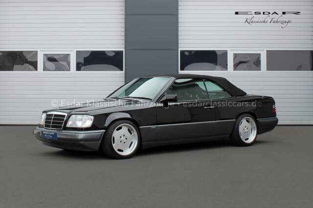 Image 1/33 of Mercedes-Benz E 200 (1994)