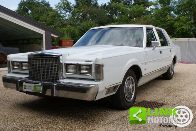 Afbeelding 1/14 van Lincoln Town Car (1985)