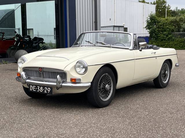 Image 1/47 of MG MGC (1969)