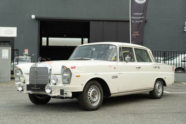 Image 1/50 of Mercedes-Benz 220 S (1967)