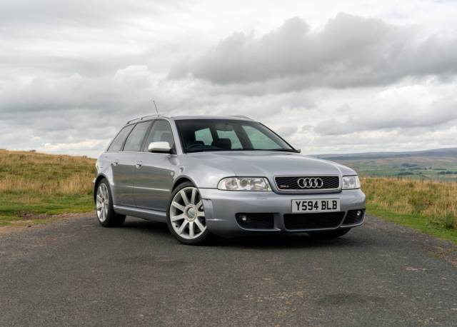 Immagine 1/26 di Audi RS4 Avant (2001)