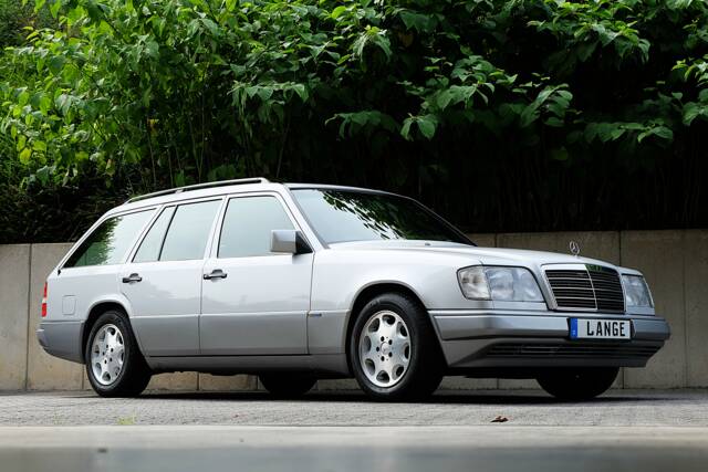 Bild 1/75 von Mercedes-Benz E 280 T (1994)