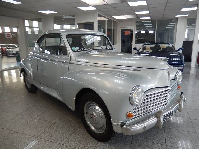 Image 1/23 de Peugeot 203 Familiale (1953)