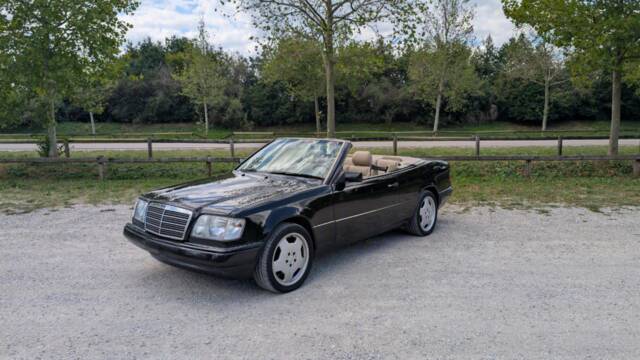 Bild 1/13 von Mercedes-Benz E 220 (1994)