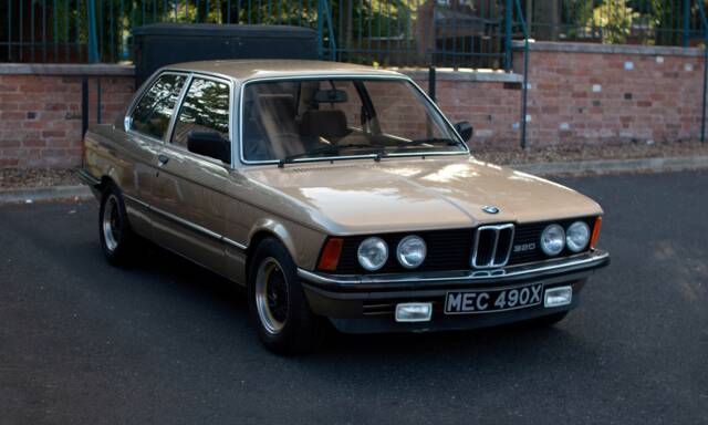 Image 1/20 de BMW 320 (1982)