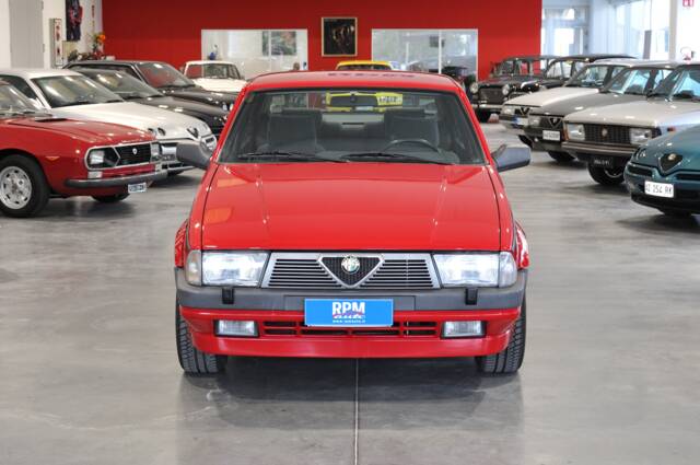 Bild 1/30 von Alfa Romeo 75 2.0 Twin Spark (1988)