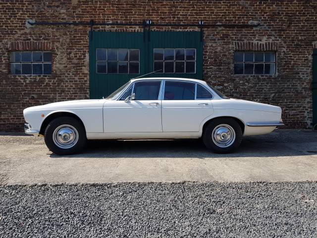 Image 1/38 of Daimler Sovereign 2.8 (1970)