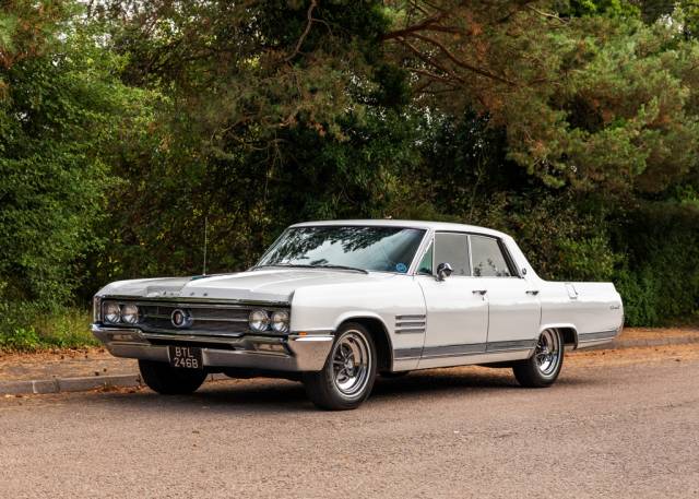 Image 1/12 of Buick Wildcat Sport Coupe (1964)