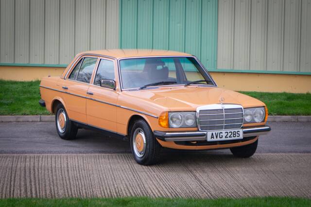 Image 1/32 of Mercedes-Benz 250 (1978)