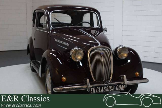 Image 1/30 of SIMCA 8 - 1200 (1950)