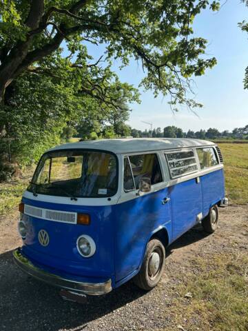 Image 1/20 of Volkswagen T2b Kombi (1974)
